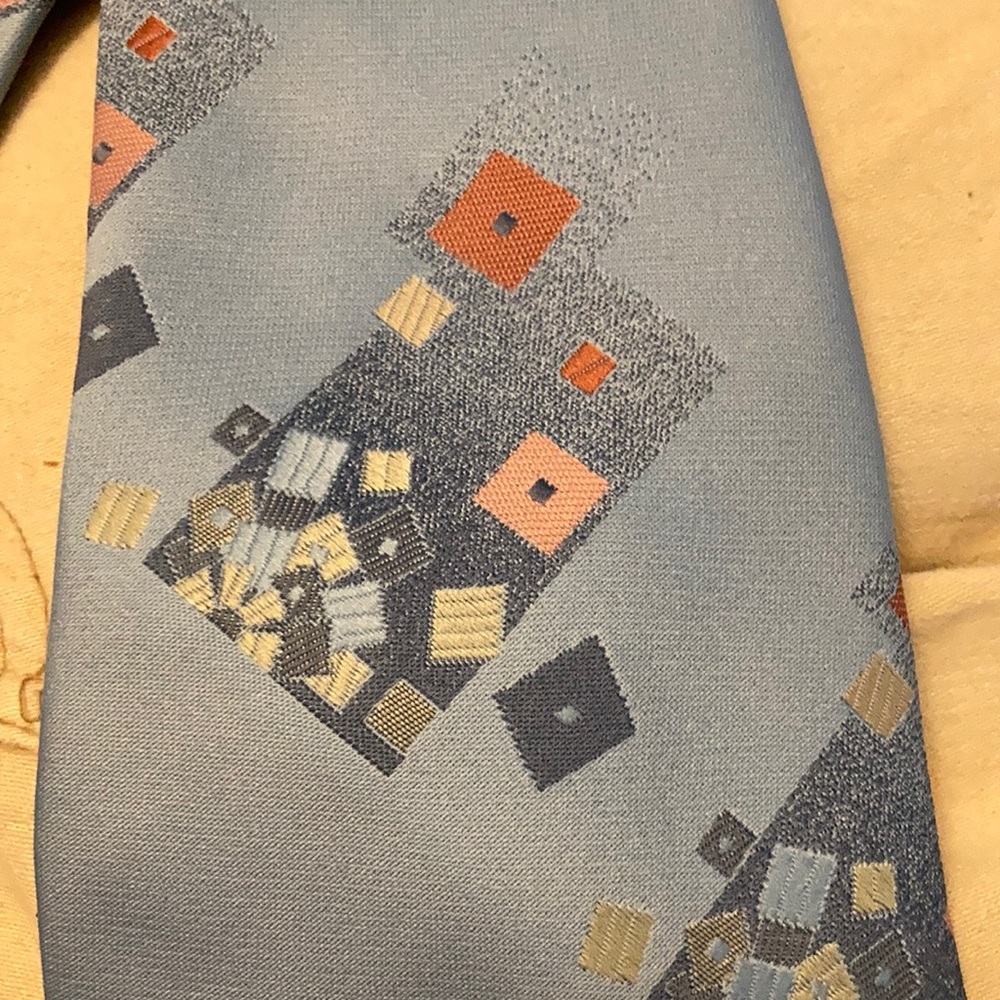 Men’s 1970s vintage Tie. Beautiful light blue color with geometric shapes on it.